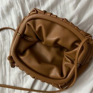 brown shoulder bag clutch
